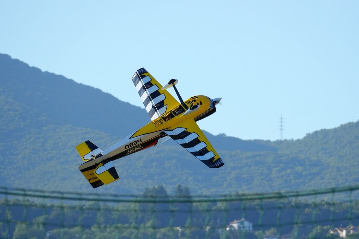 Pilot-RC Modellismo RC: Laser V2 103“ – Usato da Weggis venduto da Enzooo 2