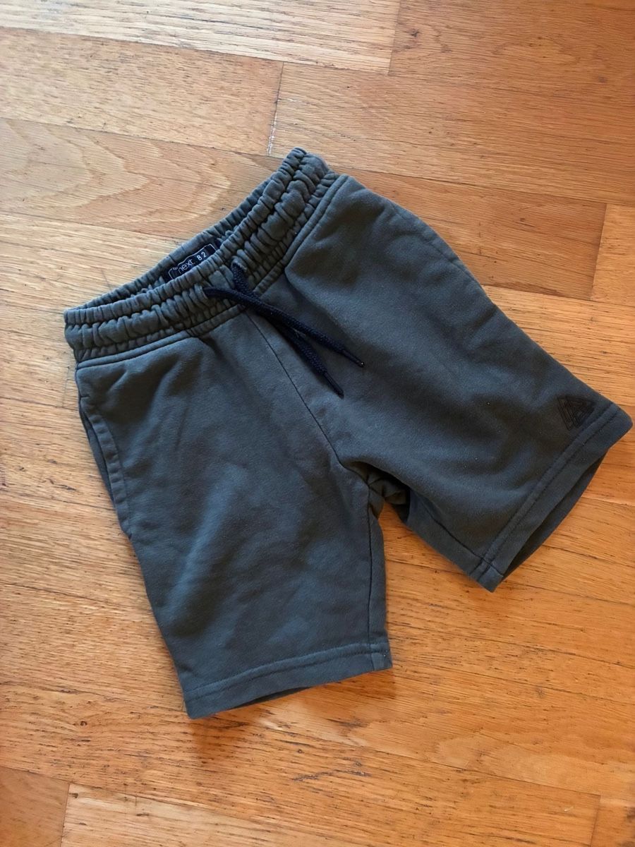 Next Pantaloni: Schöne Sweatshorts Gr. 110, Next – Usato da Richterswil venduto da duffi326464