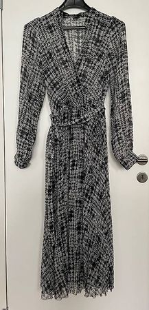 Schönes Wickelkleid von Gina Tricot Gr. 40