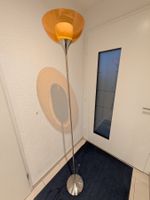 Stehlampe orange mit Leuchtmittel