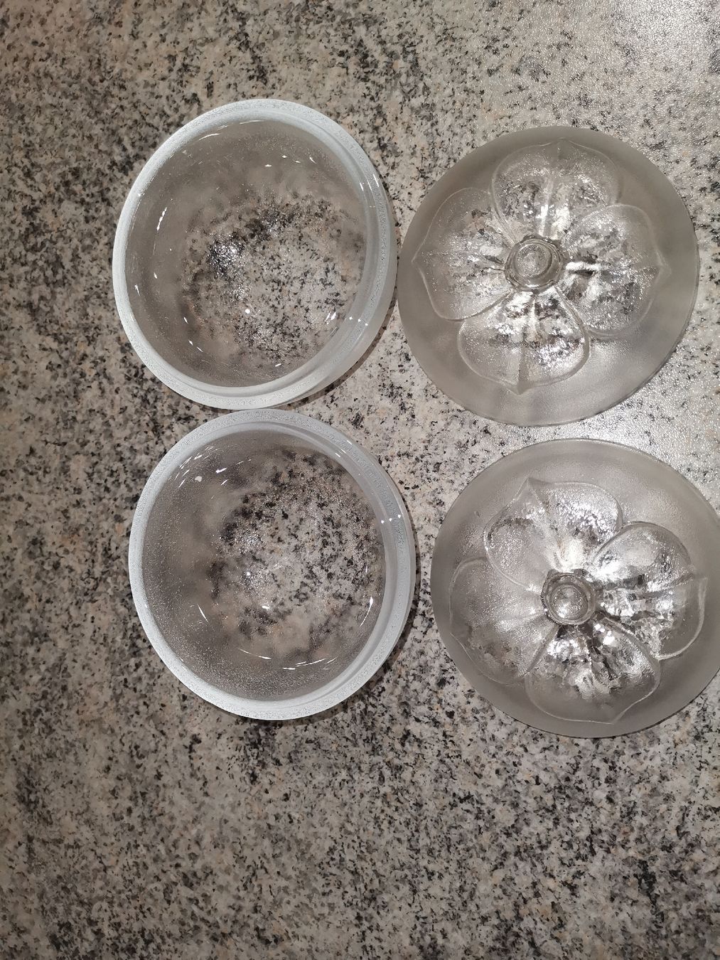 Bicchieri: 2 KLEINE GLAS SCHALE MIT DECKEL – Nuovo (secondo la descrizione) da basel venduto da lupettone 2
