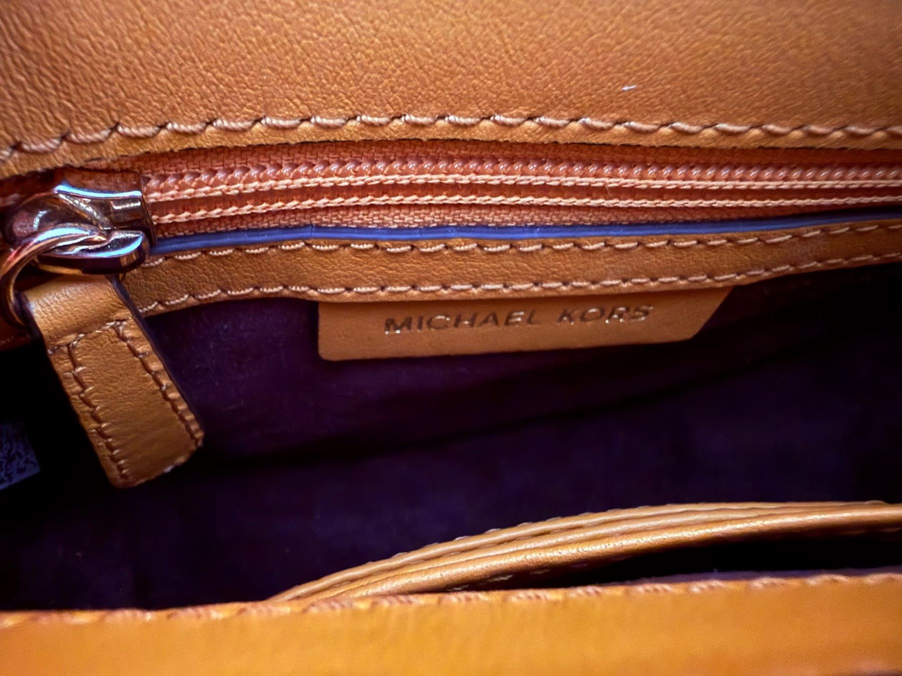 Michael Kors Taschen für Damen: Michael Kors Umhängetasche Ockergelb – Gebraucht aus Uster von Schangnau87 5