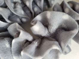 Echarpe grise à pois blanc FAIT MAIN