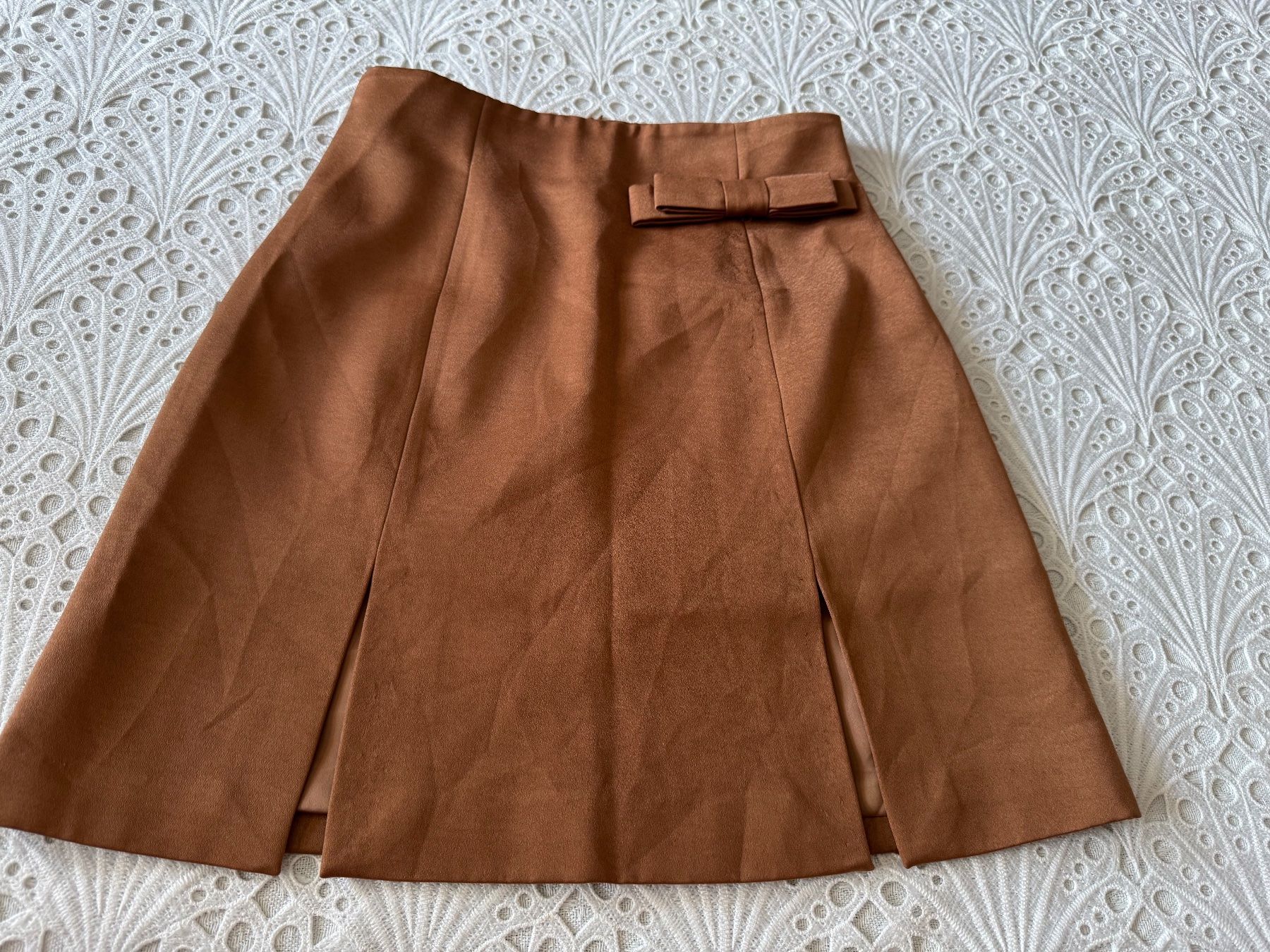Gonne: Brauner Minirock im Wildlederlook mit Schlitz Gr M – Usato da Frenkendorf venduto da Style365