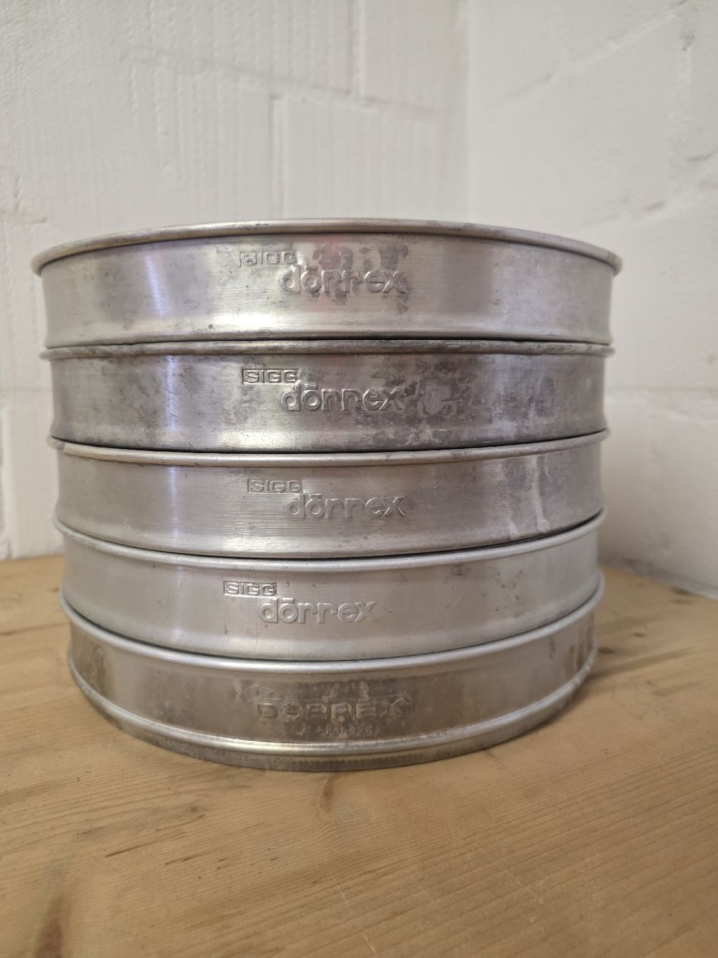 Sigg Elettrodomestici da cucina: 5 Sigg Dörrex Gitter grau/silber  – Usato da Münchenbuchsee venduto da RipiRip