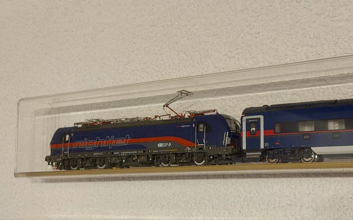 Roco Modellini di ferrovie: Roco 550004 Nightjet DCC + L.S.Models 17414 Vectron Nightjet – Nuovo (secondo la descrizione) da Wetzikon ZH venduto da CC21002