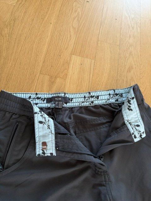 Lotti di vestiti: Regenhose Gr.164 und Freizeithosen Gr.36-38 – Usato da Zürich venduto da Sonnenblume_65 5