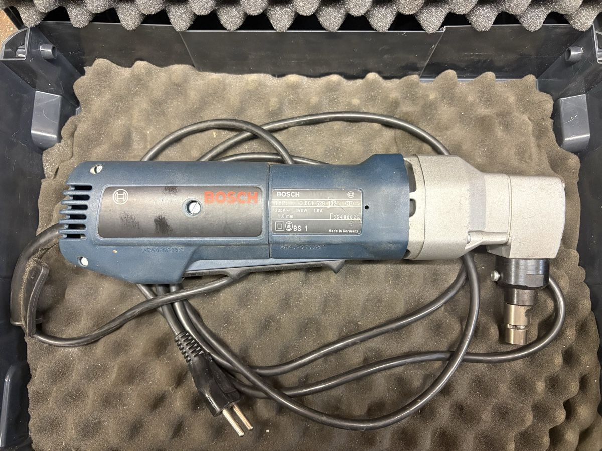 Tutte le macchine: Bosch GNA 1,6 Blechknabber – Usato da Arni AG venduto da Erfolgreich 1