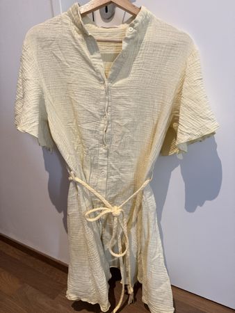 Sommerliches Kleid in Pastellgelb, Grösse S, Top Zustand