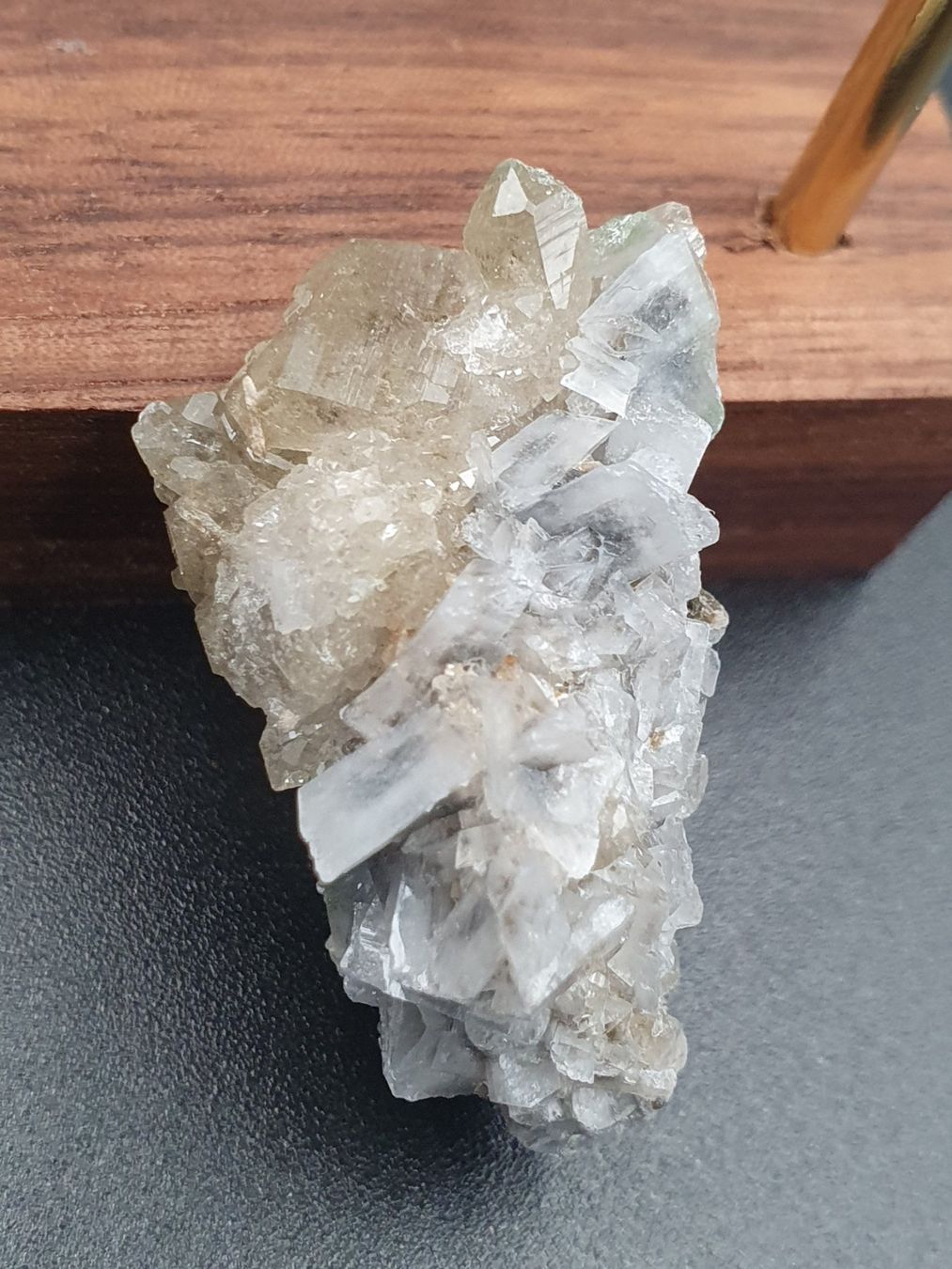 Mineralien & Heilsteine: Adular mit Phantomquarz – Neu (gemäss Beschreibung) aus Holderbank SO von swiss-minerals 1