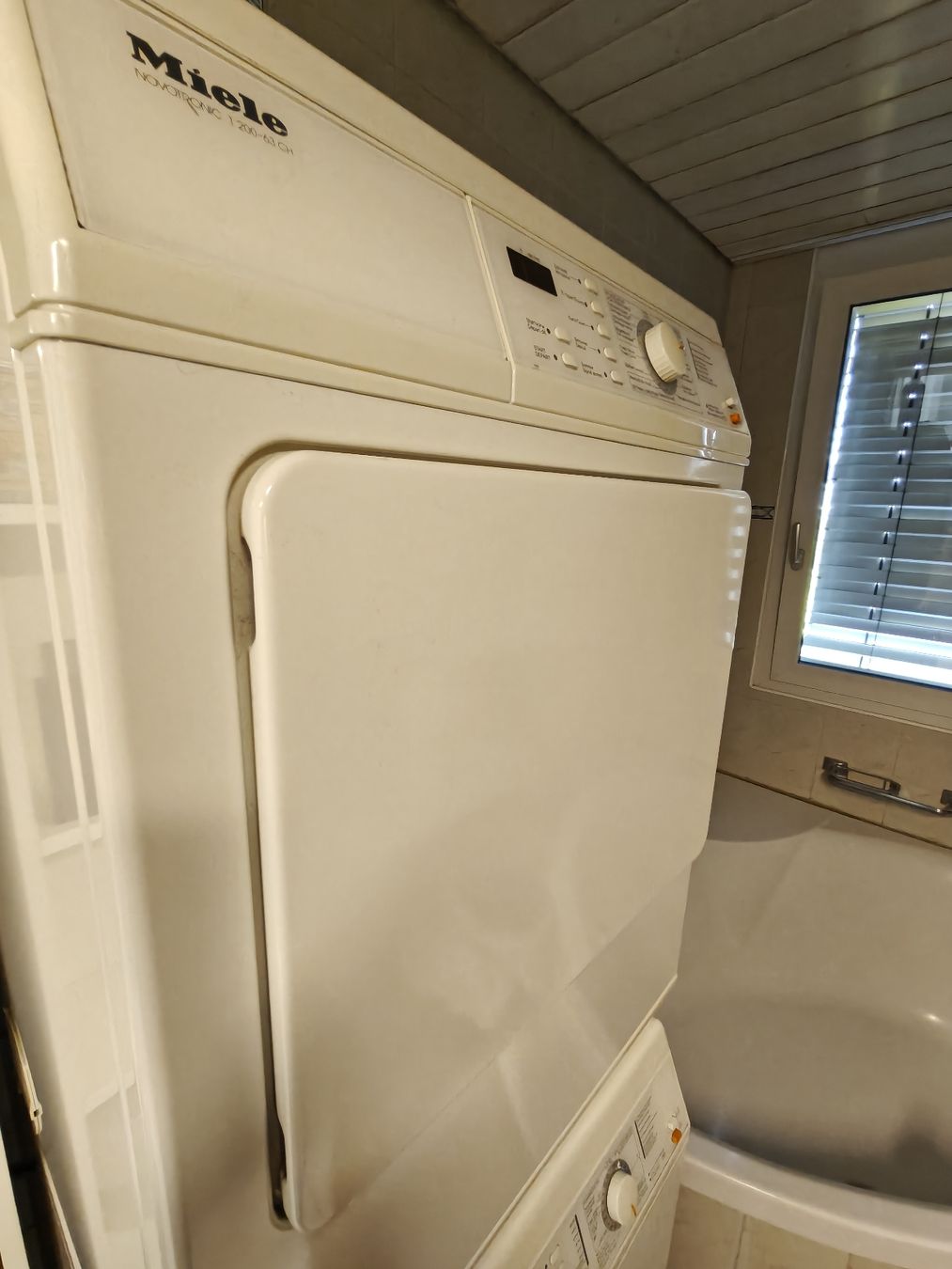 Miele Machines à laver: Miele Waschmaschine und Trockner – D'occasion à Adliswil par Melinho27 1