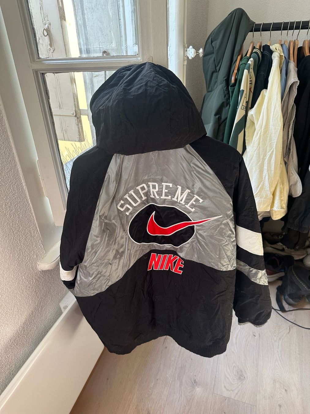 Nike Jacken: Veste Nike Suprême – Gebraucht aus Morges von pie_f8yp