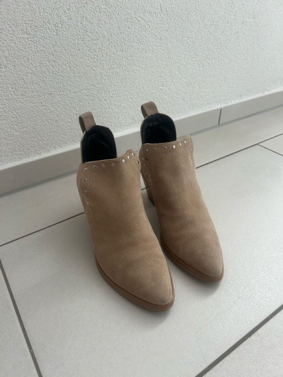 Damenschuhe: Stiefeletten beige Grösse 37 – Gebraucht aus Vitznau von SmartFinds