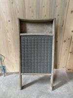 Antikes Waschbrett aus Holz, nostalgisch und dekorativ