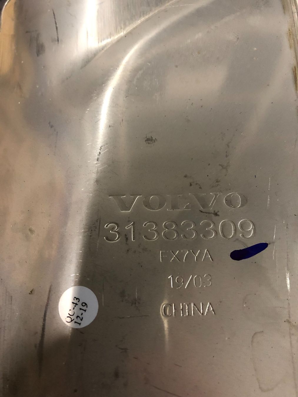 Volvo Tutti pezzi di ricambio auto: Auspuffblenden Original Volvo S90 V90 V90CC – Usato da Kriessern venduto da Laurastar05 4