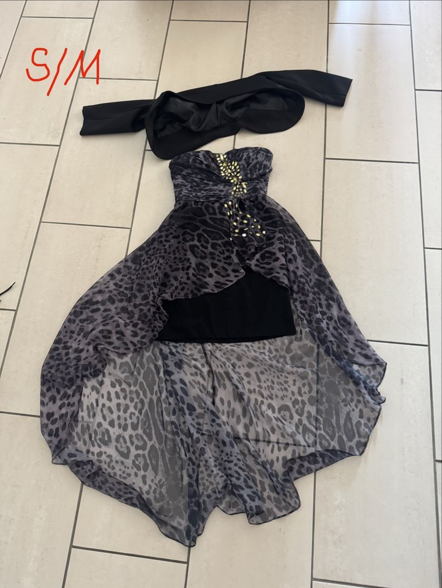Vestiti: Abendkleid, Abschlussballklied, Konfirmationskleid – Nuovo (secondo la descrizione) da Bottenwil venduto da NadjaP.