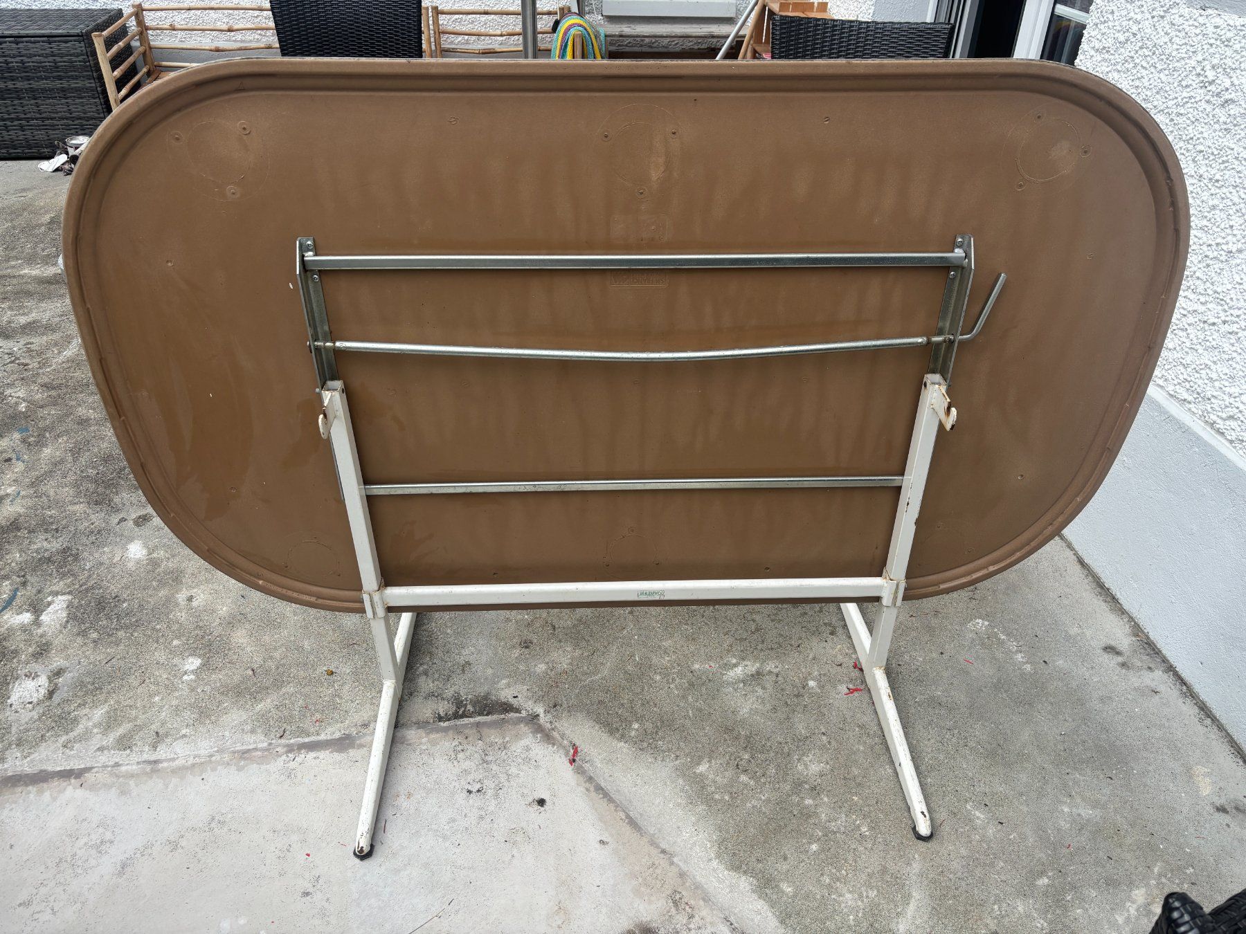 Tische: Tisch oval weiss, klappbar – Gebraucht aus Altikon von Pukas100 2