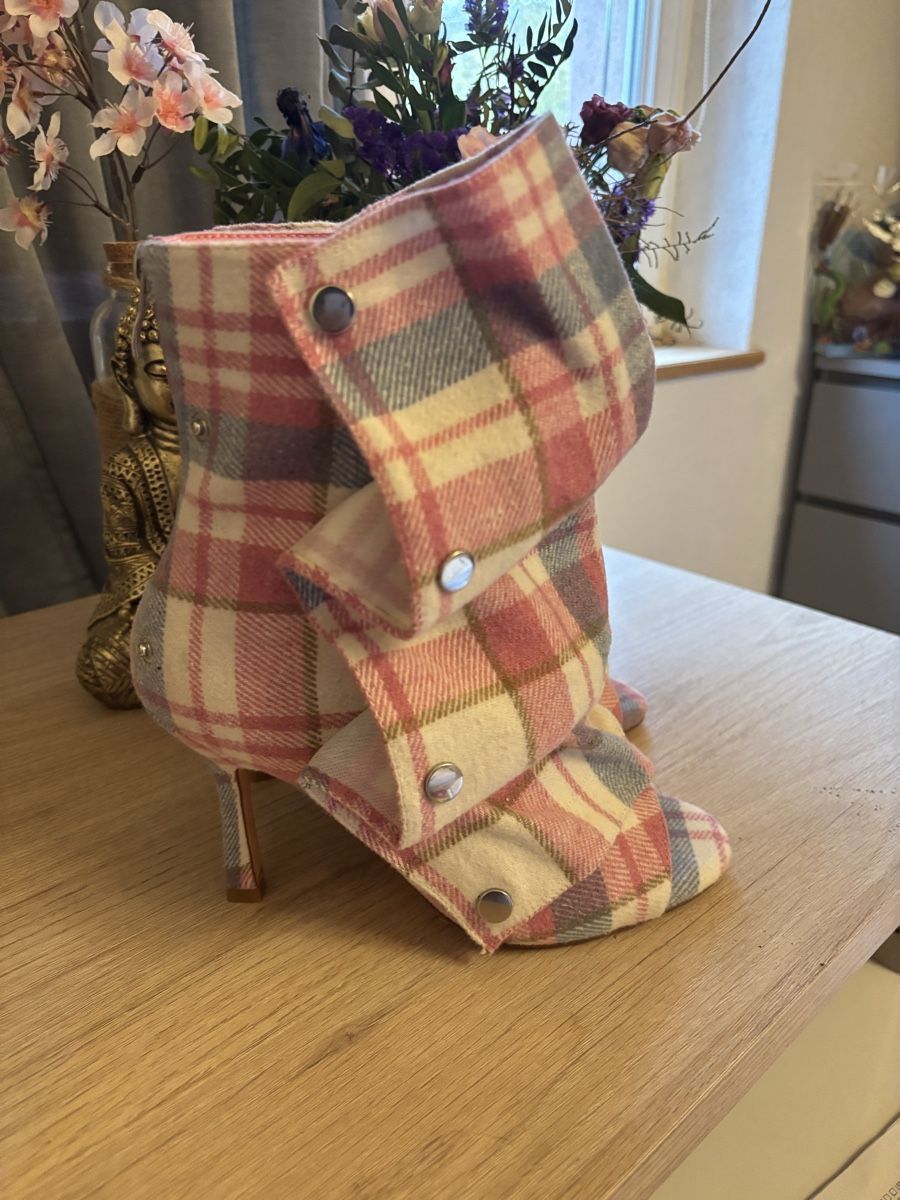 Herrenschuhe: Bottine à talon à vendre – Neu und originalverpackt aus Sonceboz-Sombeval von Luna_p1414