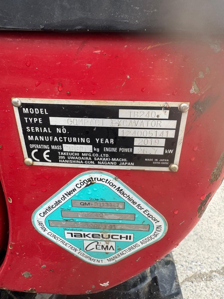 Takeuchi Excavateurs: Bagger Takeuchi TB 240  – D'occasion à Niederbipp par baggerch 6