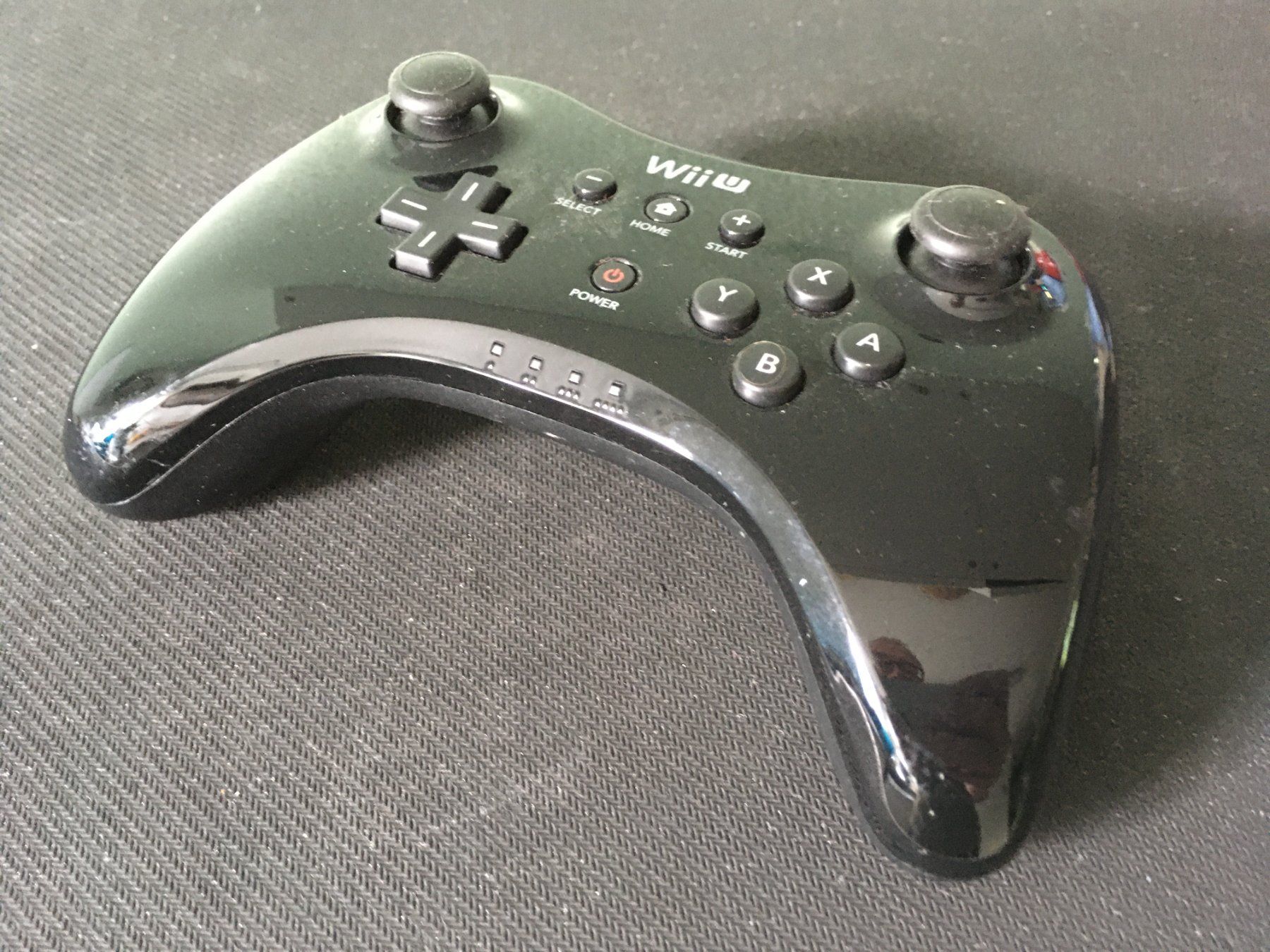 Nintendo Controller: Nintendo Wii U Pro Controller - Schwarz – Gebraucht aus St.Gallen von Punktchen01