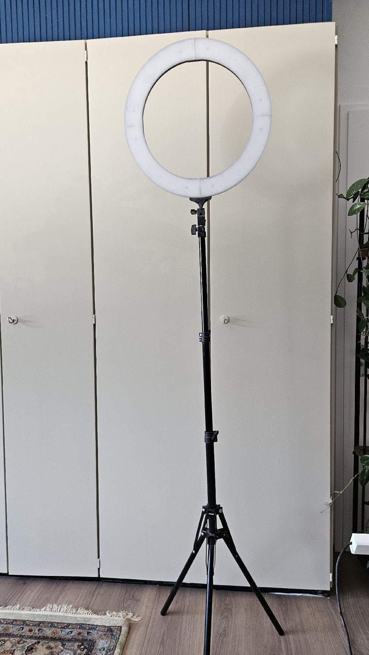 Lampade: Ringlicht mit Stativ und Netzteil 26cm und 18cm – Usato da Bülach venduto da winzelerdavid 3