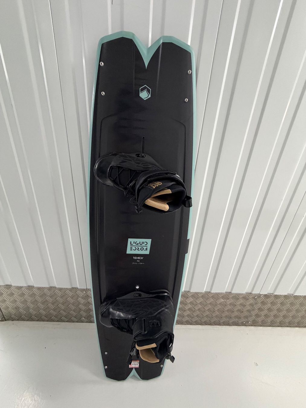 Surfboards & Schwimmbrette: Wakeboard liquide Force Harvey Clifford Pro NP1290.- – Neu (gemäss Beschreibung) aus Le Mont-sur-Lausanne von swisssail 4