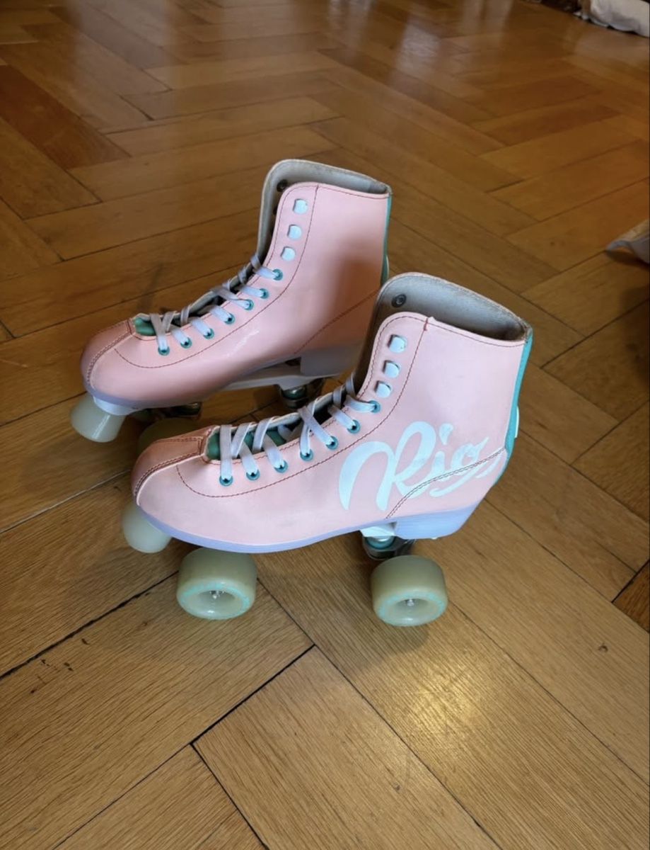 Rio Roller Inline-Skating & Rollschuhe: Rio Roller Skates Script UK 7 With Pads - Great Fun! – Gebraucht aus Basel von art_859w