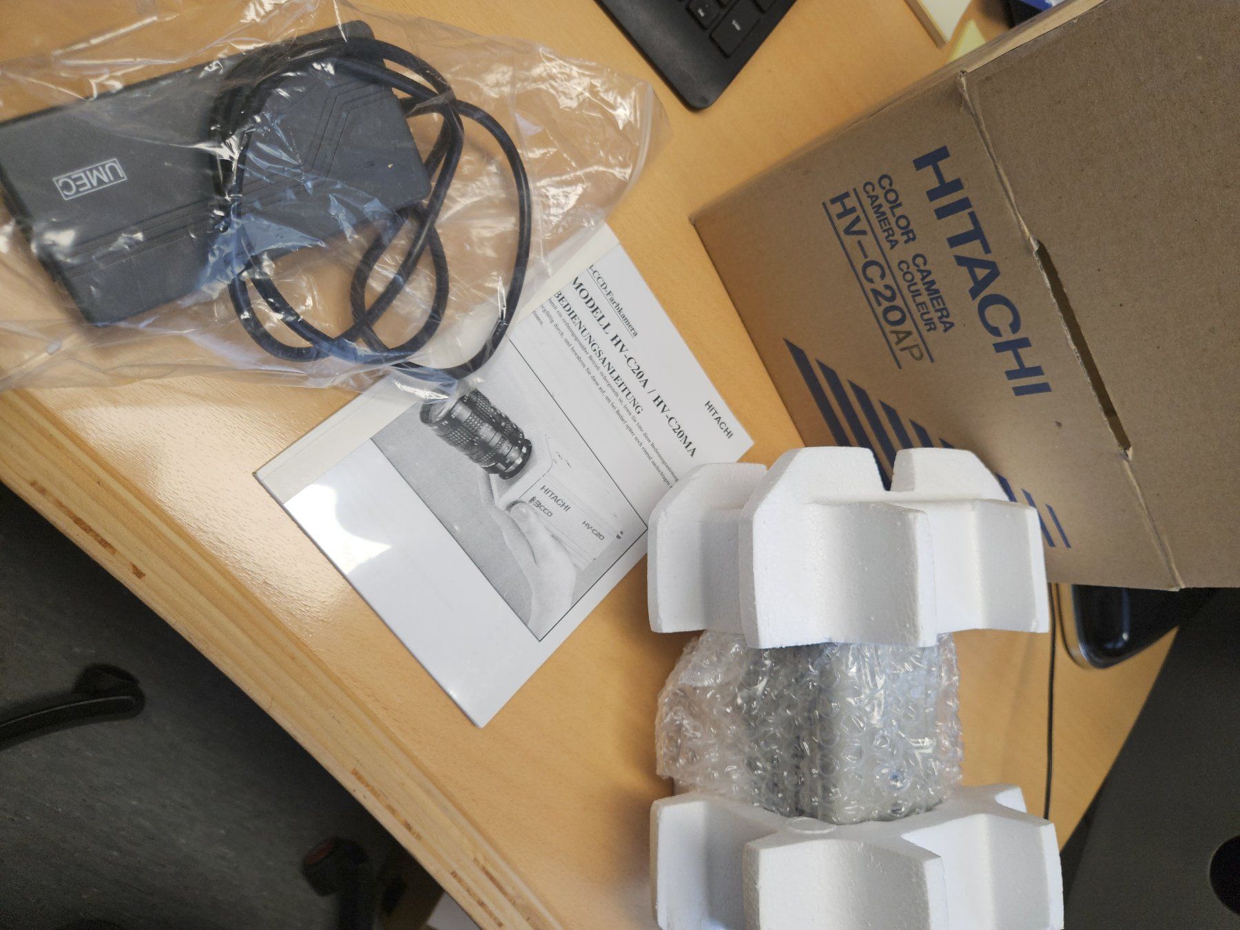 Hitachi Videocamere: Hitachi HV-C20A Farbkamera - Top Zustand – Usato da Basel venduto da Ekr 5