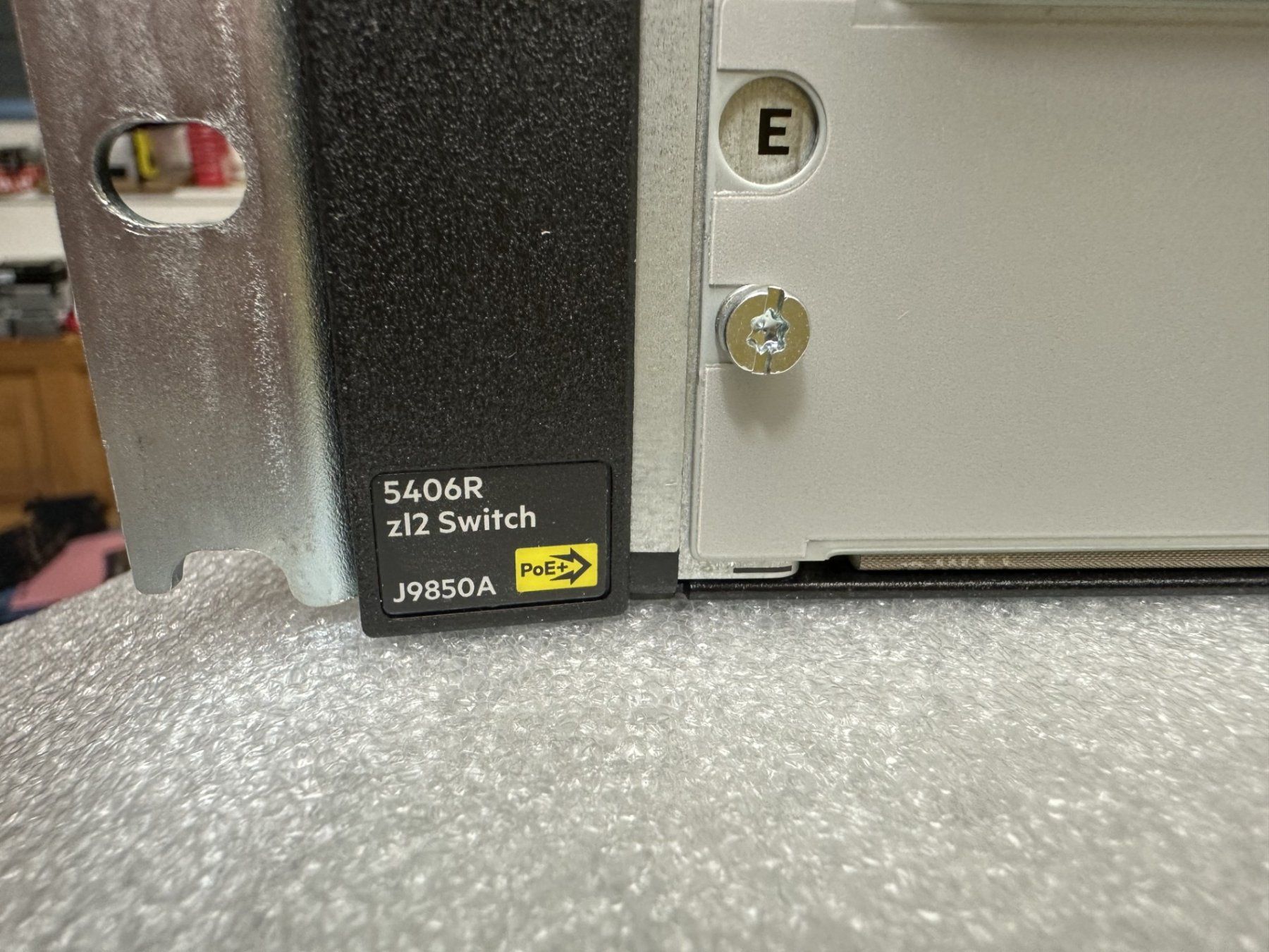 Hub & Switch: HPE Aruba Networking 5406R zl2 Switch - J9850A – Usato da Münsingen venduto da Hanibal26 2