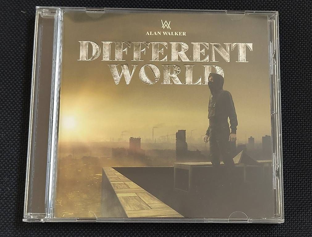 CD: CD - Different World - Alan Walker (muss abgeholt werden) – Usato da Schattdorf venduto da and_2bpk
