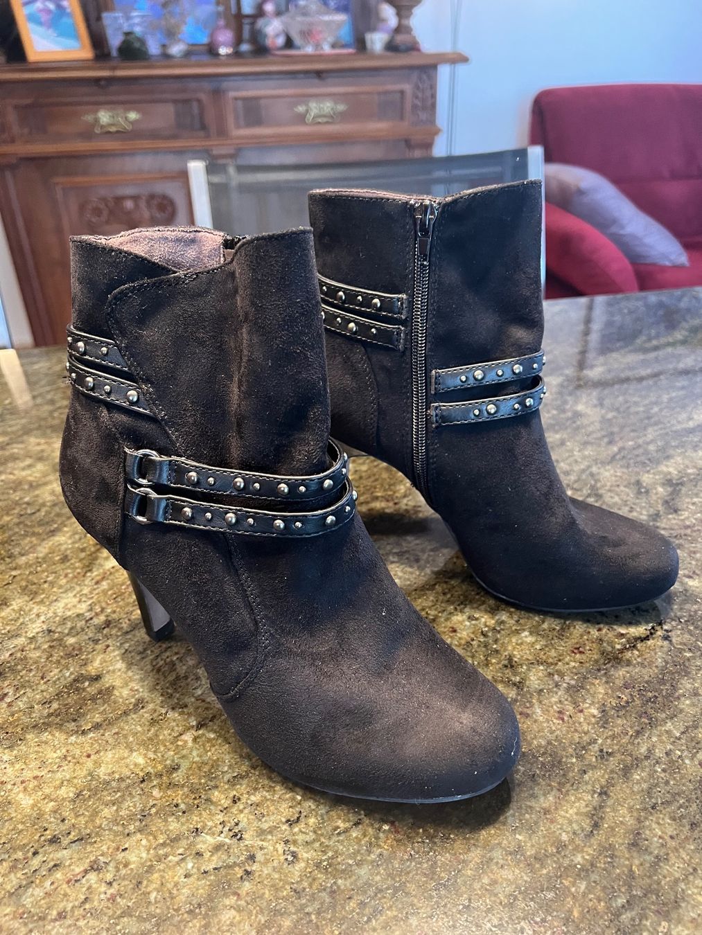 Scarpe da donna: Schwarze Stiefeletten mit Nieten Gr. 38 – Usato da Neftenbach venduto da ernach 1