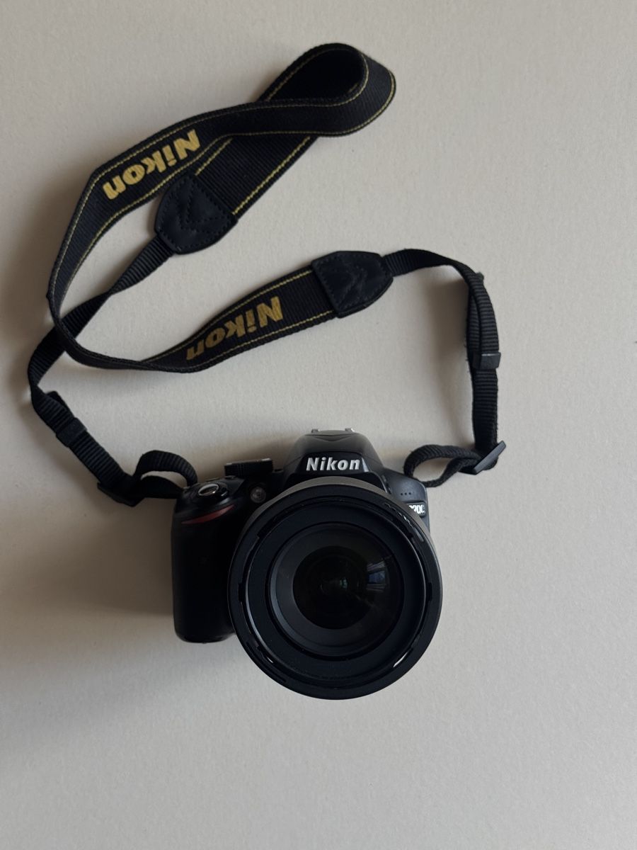 Nikon D3200 DSLR Camera with 18-105mm Lens (D'occasion) à Zürich pour ...