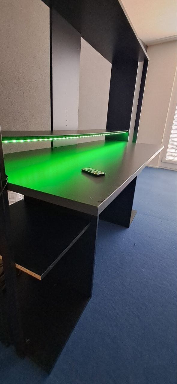 Schreibtische: Arbeits- oder Gamer-Pult – Gebraucht aus Hochdorf von PHS 3