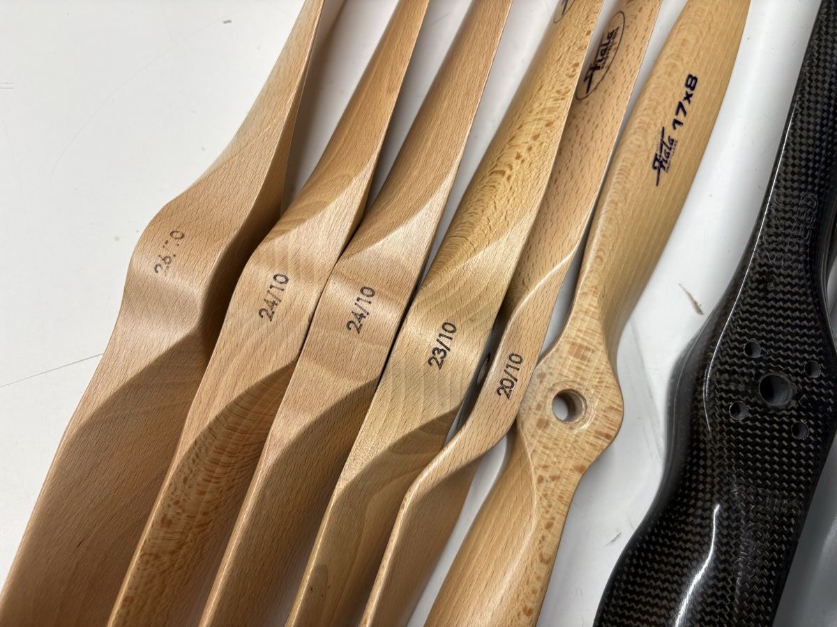 Modellismo RC: Diverse Propeller Modellflug – Usato da Thunstetten venduto da D_aernscht 1