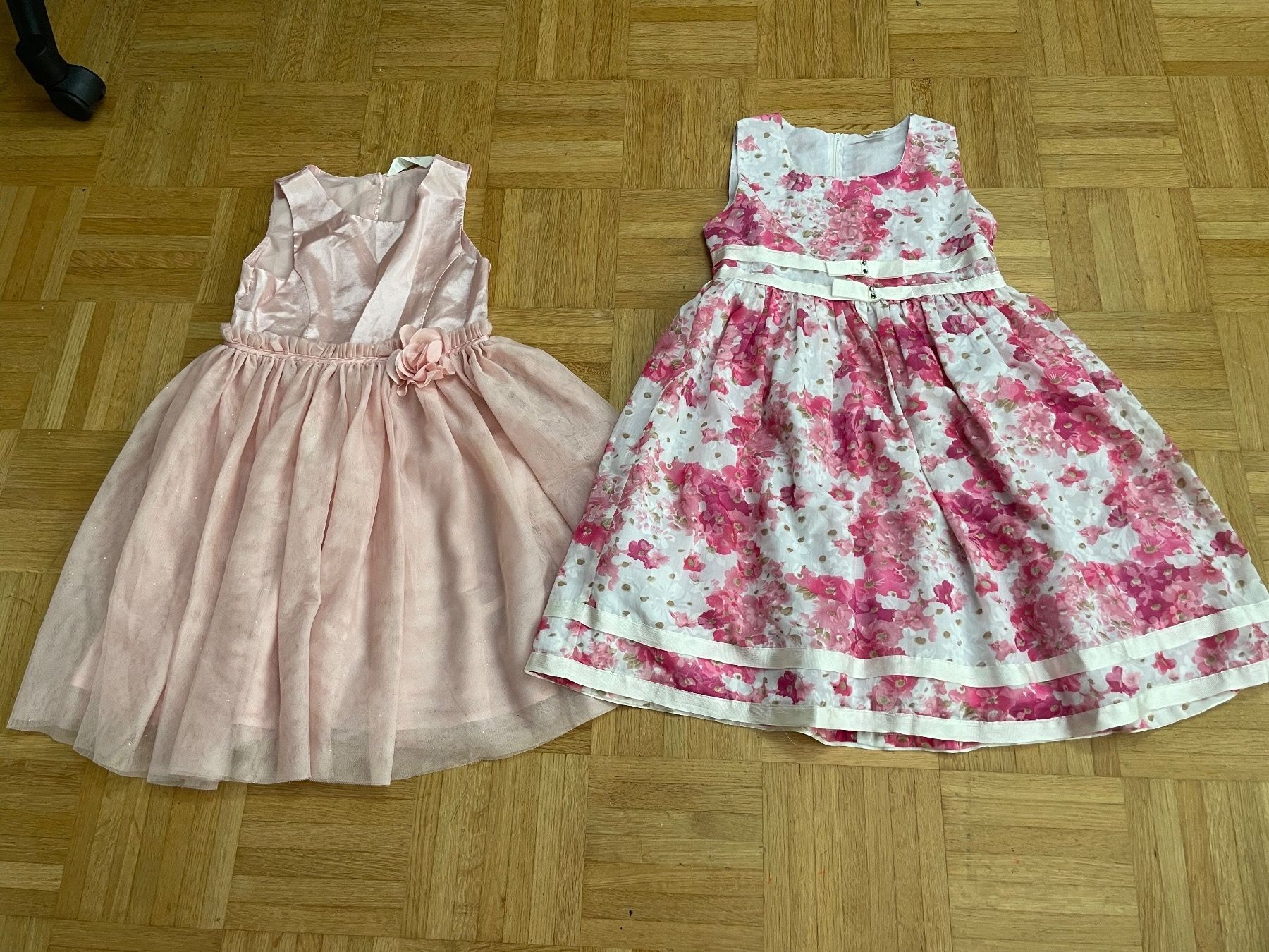 Lotti & Set di vestiti: 3 Kleider Gr 128/134 – Usato da Biel/Bienne venduto da philong 1