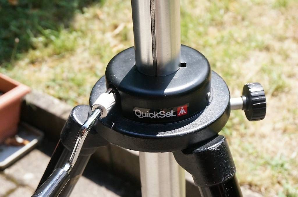 Treppiedi & Teste: Quickset Tripod 4-73010-7 mit Universal Fluid Head Australia – Usato da Spreitenbach venduto da Salesmanship 1