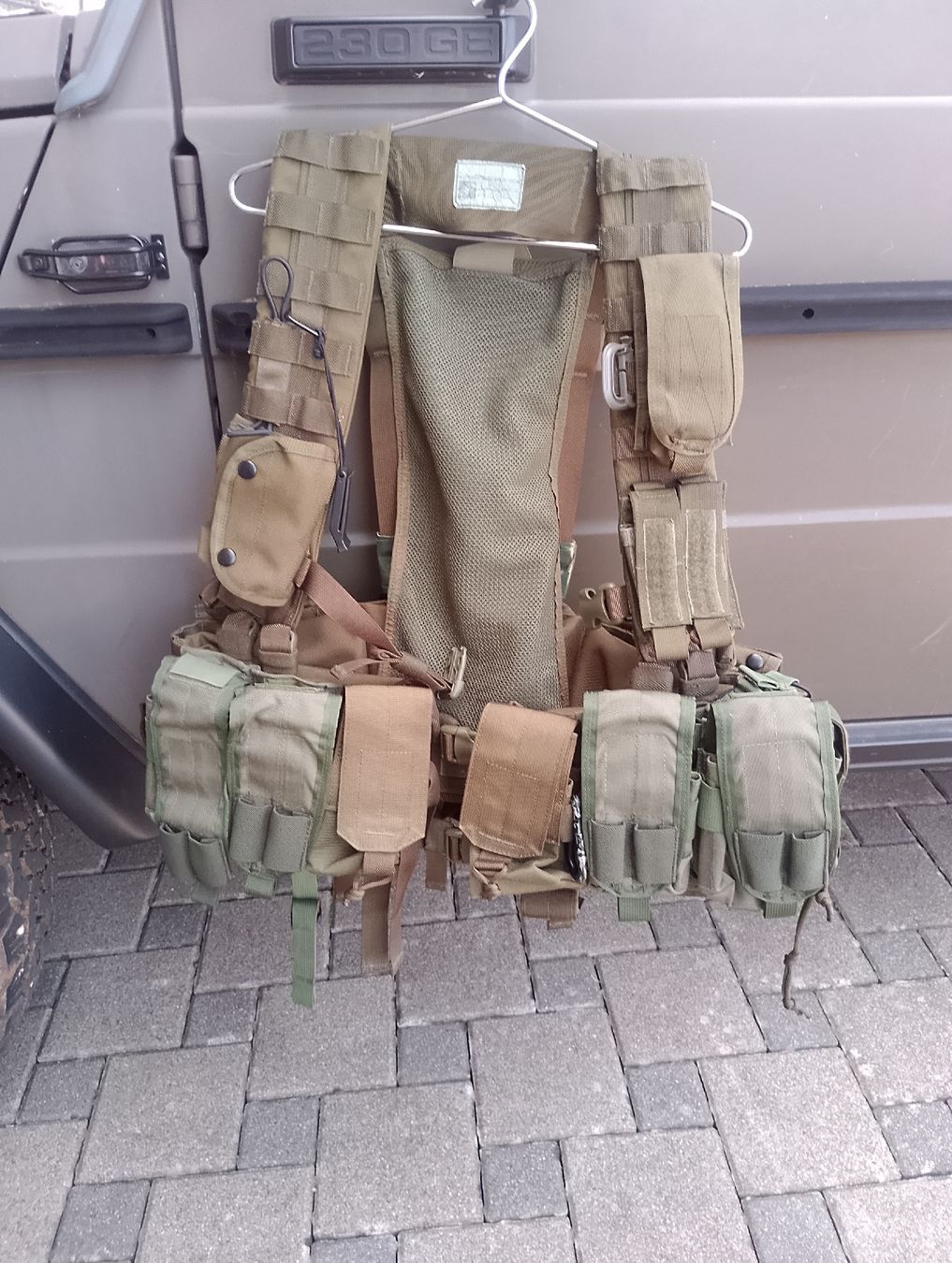 Uniformes: Chest Rig von J-Tech mit div. Taschen – D'occasion à Safenwil par dodgewc12