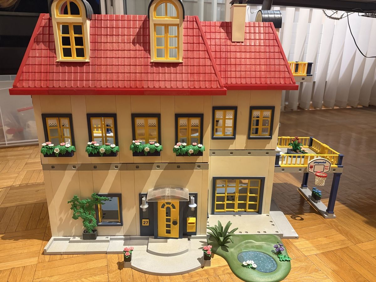 Playmobil Casette per bambini: Playmobil Einfamilienhaus mit 2 Etage  – Usato da Einsiedeln venduto da 12Carina01