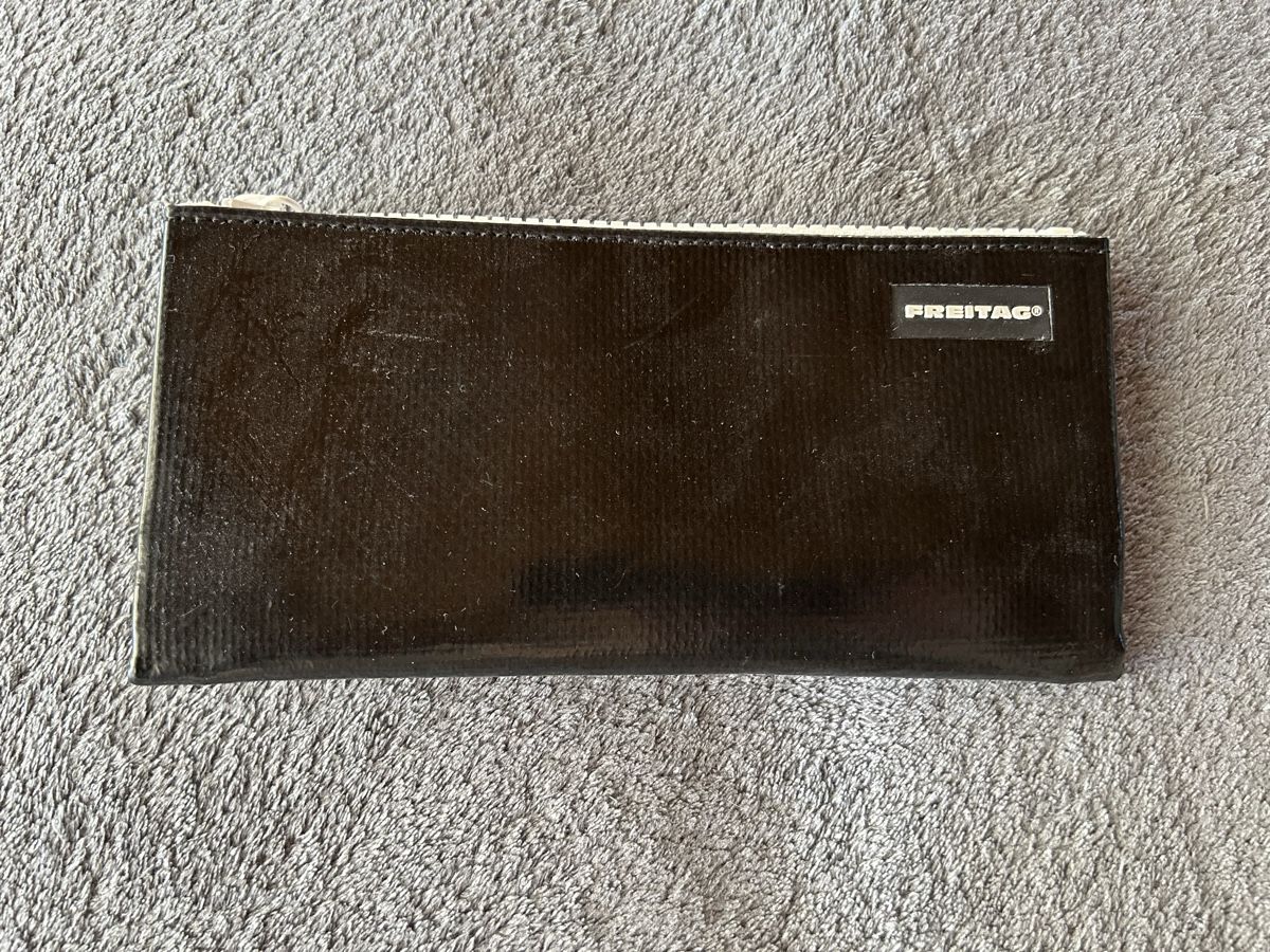 Freitag Altro in  Abbigliamento & Accessori: Freitag Pouch Serena schwarz neu – Nuovo (secondo la descrizione) da Wohlen b. Bern venduto da Honeypie