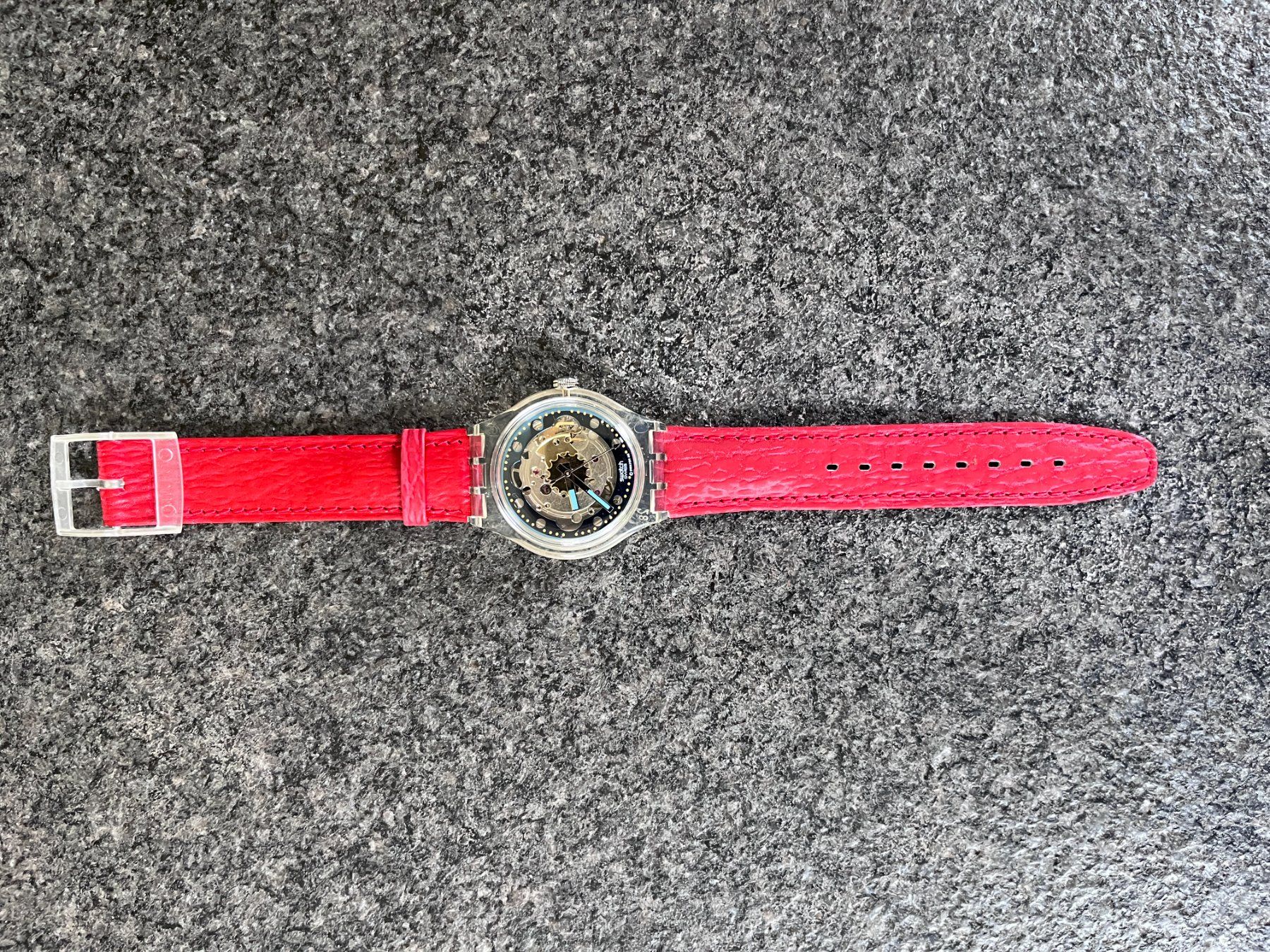Swatch Uhren: Swatch Automatic (SAK101) red – Gebraucht aus Allschwil von Zermatt 1