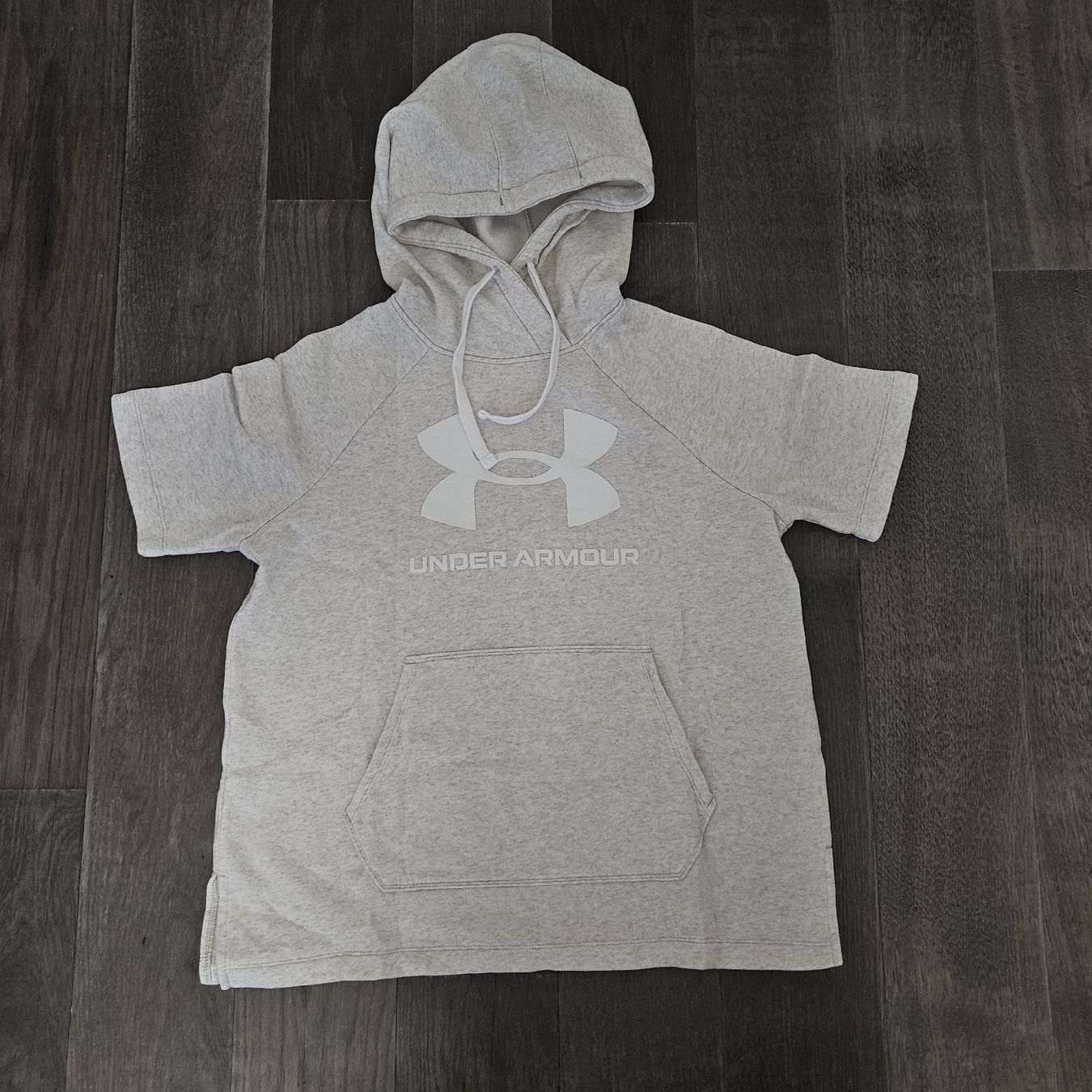 Under Armour T-shirt: Under Armour, Kapuzenpullover, Kurzarm,  Grösse S – Nuovo (secondo la descrizione) da Teufen AR venduto da tra_879z