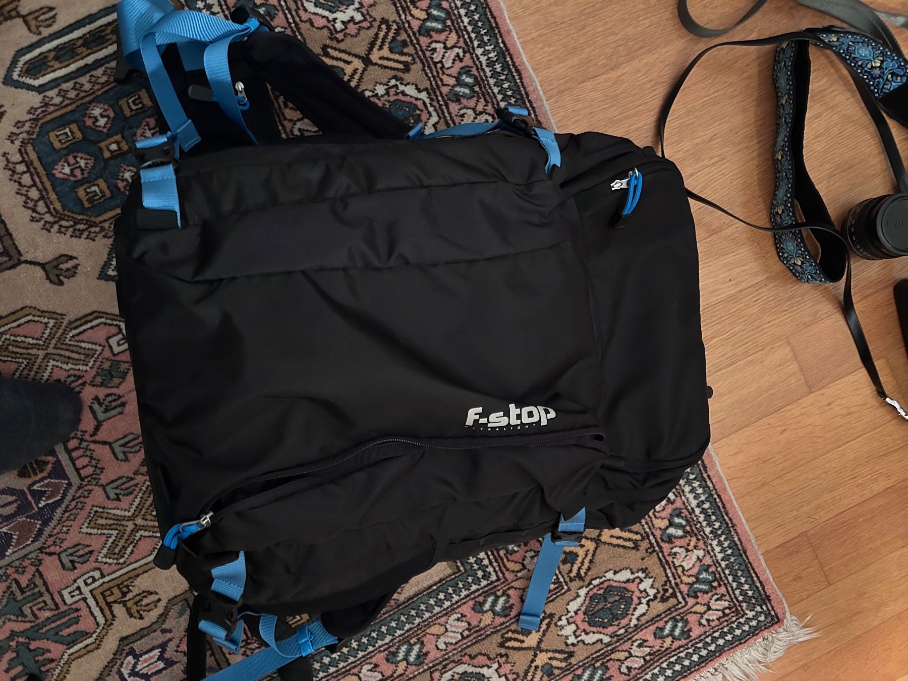 Zaini: F-Stop Loka UL 37L Camera Backpack (Black/Blue) – Usato da Wädenswil venduto da lucy-ethel