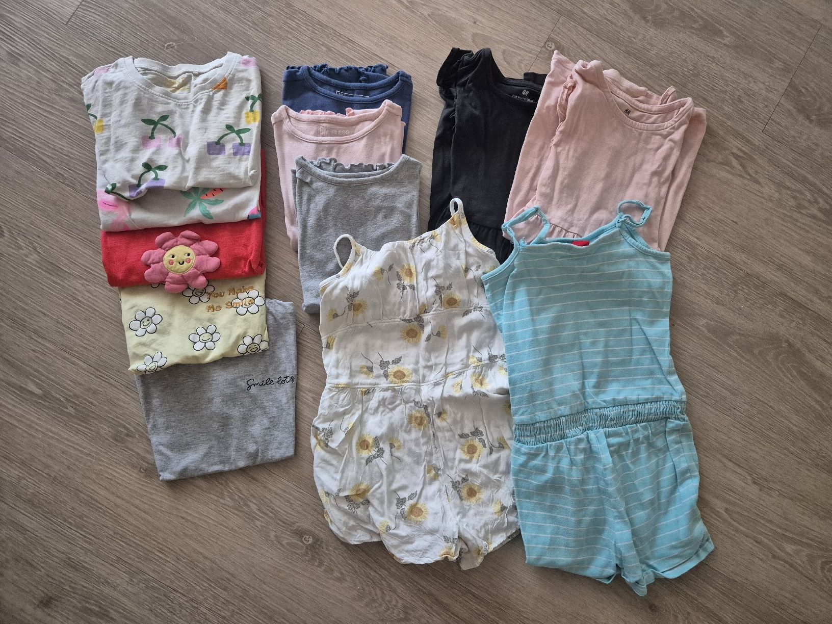 Lotti & Set di vestiti: Sommerkleider 110 – Usato da Obfelden venduto da ste__ffi