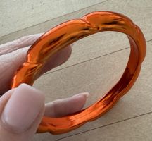 Armreif, orange lackiert. Top Zustand! 44 Zeichen