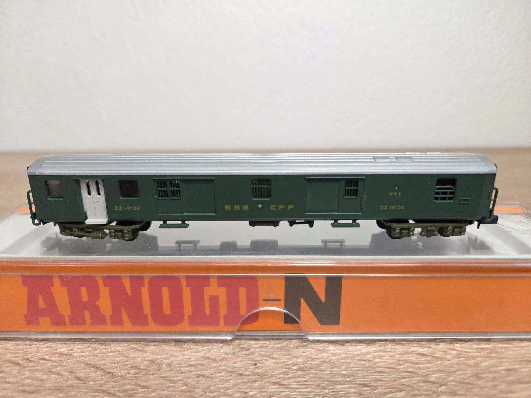 Arnold Modelleisenbahnen: Arnold N 3713 Gepäckwagen SBB – Gebraucht aus St-Aubin-Sauges von Lo_Go