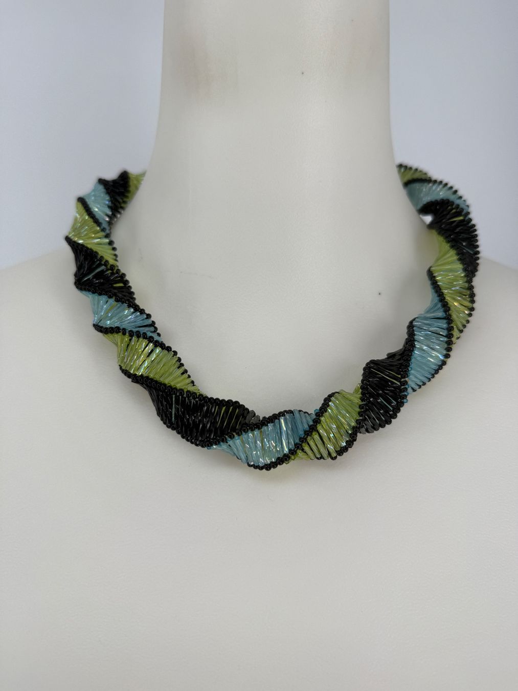 Catenine: Glasperlen Halskette, Handmade, neuwertig, Spiraldesign – Nuovo (secondo la descrizione) da Auenstein venduto da moin.