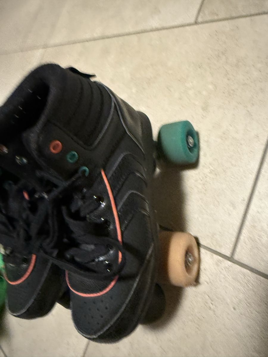 Decathlon Pattini in linea & Pattini a rotelle: Rollschuhe Oxelo schwarz Grösse 35 – Usato da Rupperswil venduto da ConradD 1