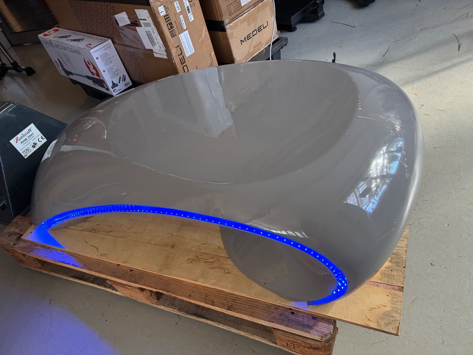 Tavoli: Design-Couchtisch mit LED-Beleuchtung – Usato da Thun venduto da bierigut 2