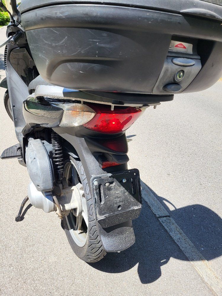Honda Scooter: Honda SH  Schwarz mit Ausweis – Usato da Hochdorf venduto da Sniffo 3