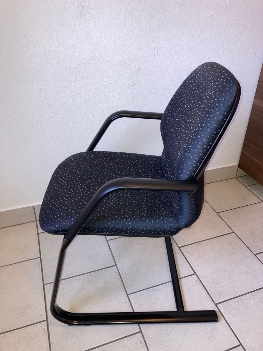 Stühle: 6 Sitzungsstühle – Gebraucht aus Gümligen von HARD68 2